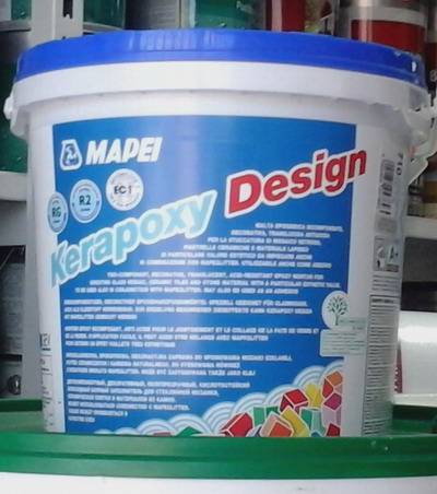 Затирка kerapoxy easy design. Смывка эпоксидной затирки Мапей. Kerapoxy Design 142. Мапей Керапокси дизайн.